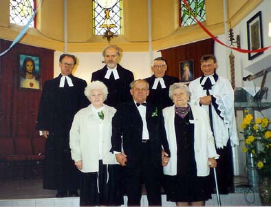 Konfirmation 1998 mit Belgarder Gemeindegliedern